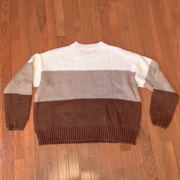 Women’s Sweater - Picture 3 of 4